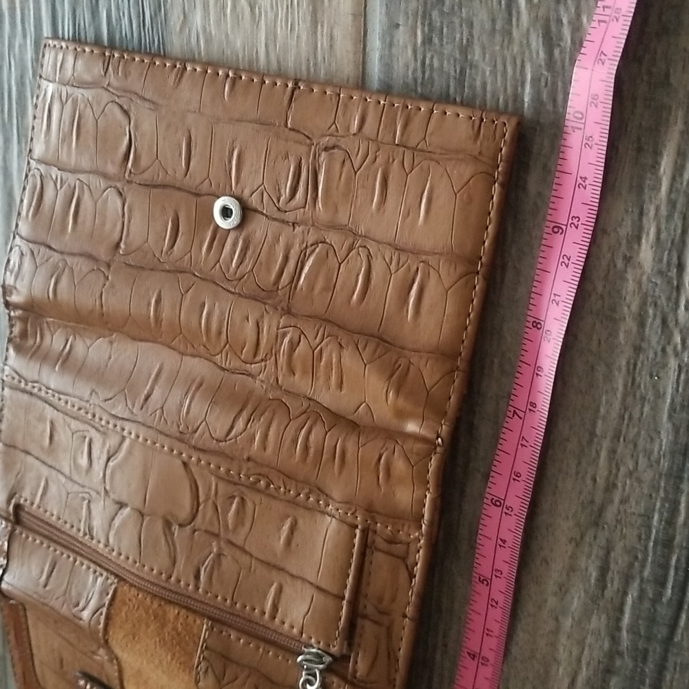 Guess Tan Wallet - Picture 7 of 10